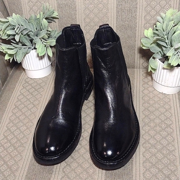 Moma Leather Slip on Ankle Bootie - Picture 4 of 15